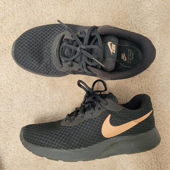Nike Black Sneakers - Picture 1 of 3